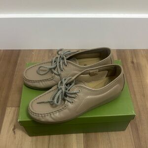 Beige Leather Moccasins with Laces